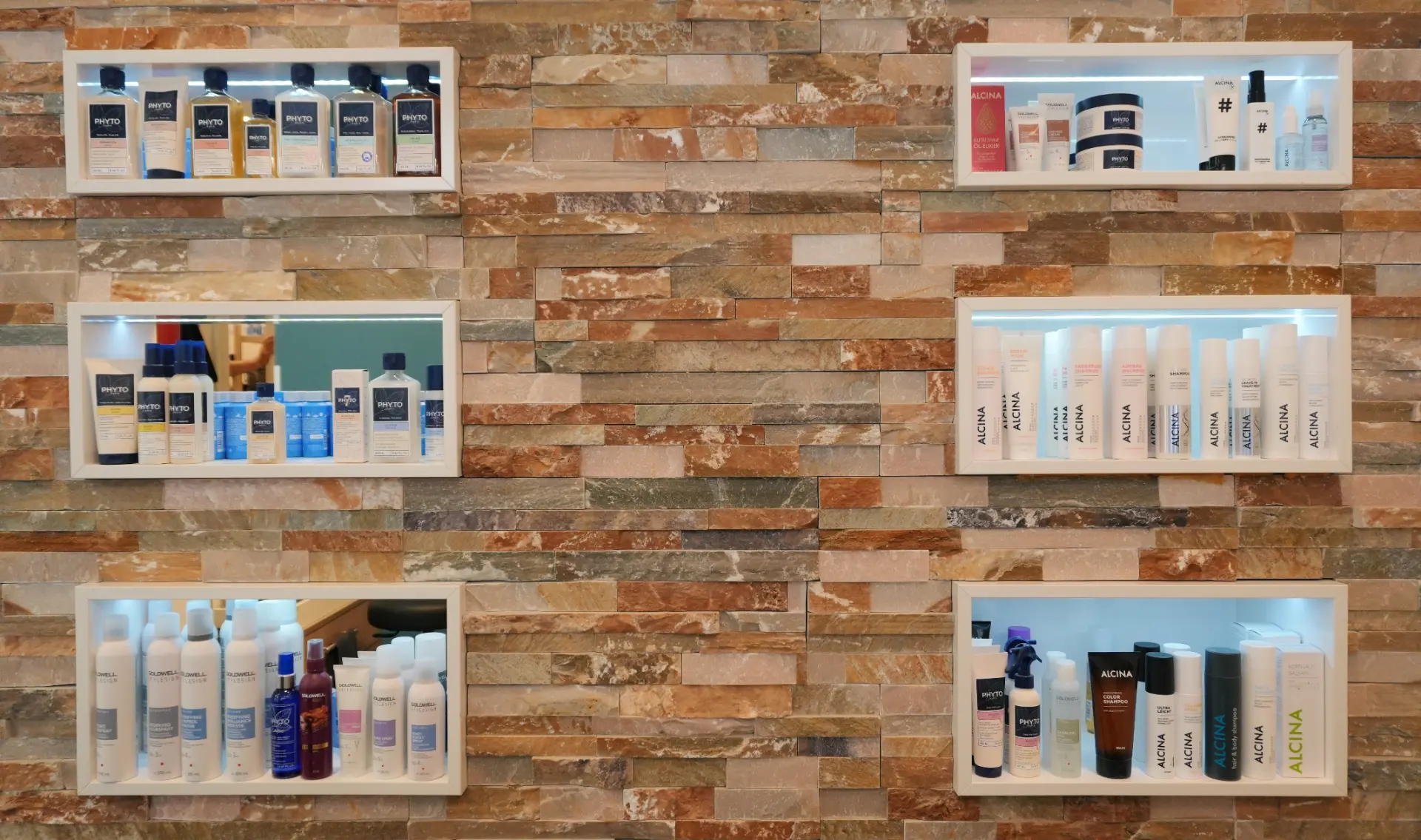 Produktwand mit Alcina, Phyto und Goldwell